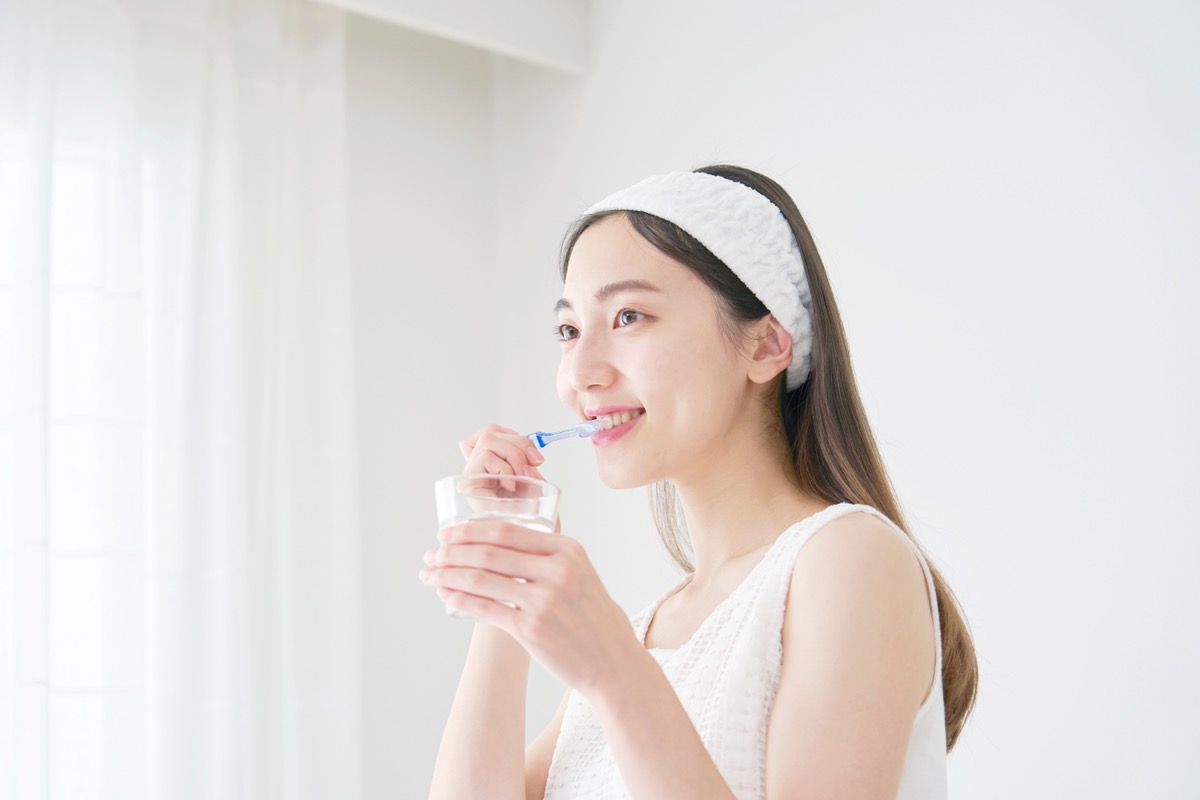 正しい歯磨きとデンタルフロスの使用